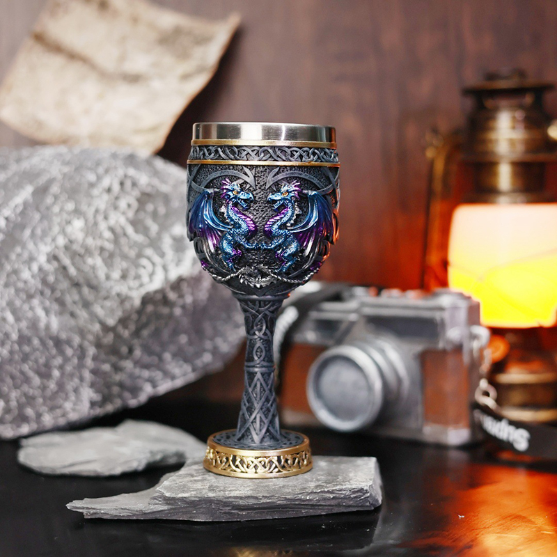 Collectible Vintage Tools - Gelas anggur vintage bergaya gothic dengan